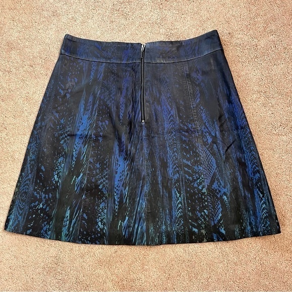 NWT! Elie Tahari Lamb Leather Zinaida Skirt in Ocean Blue. Size 4. - Picture 5 of 16